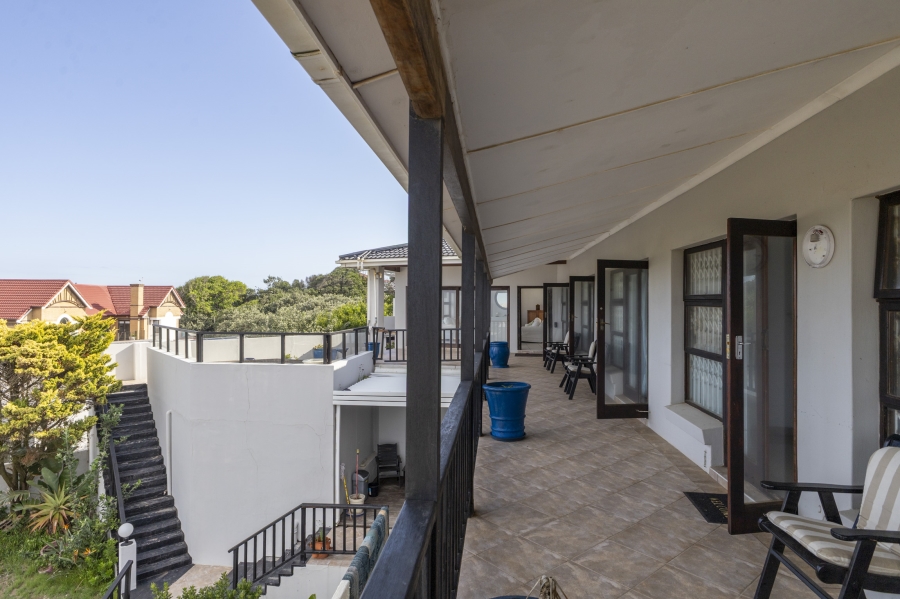 8 Bedroom Property for Sale in West Beach Eastern Cape